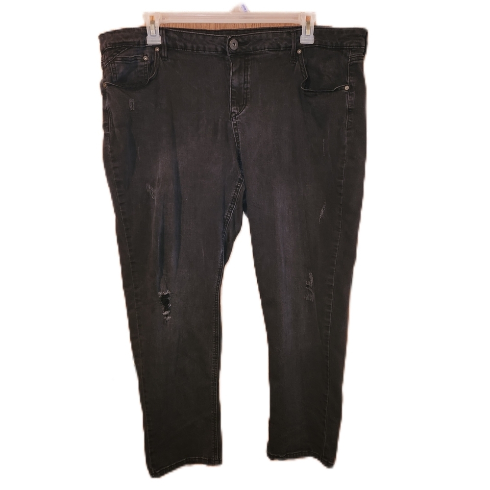 💓 3/$15 Zanadi 22W Black Distressed Straight Jeans